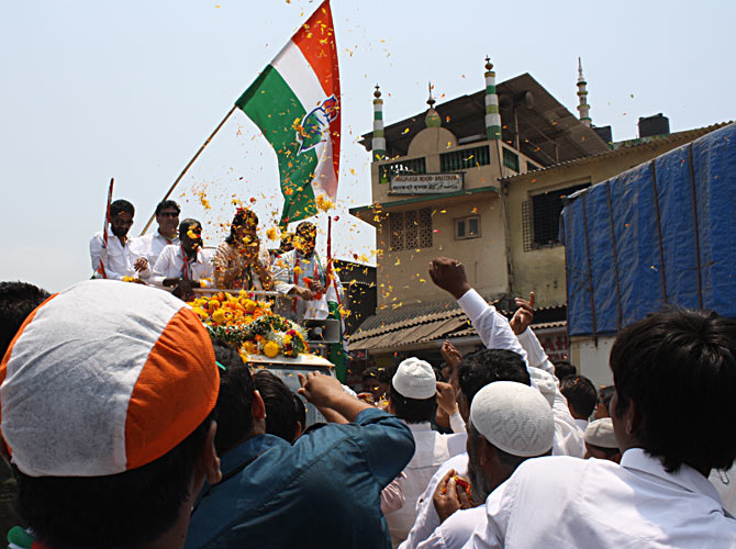 Priya Dutt campaigns in Saki Naka.