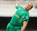 Kallis injury blunts South Africa attack