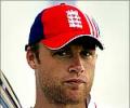 'Flintoff may need artificial knee'