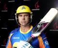 Hayden unveils new bats for T20 cricket