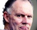 Australia players ban Chappell from dressing room