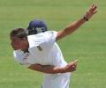 Samaraweera saves the day for SL, impressive debut for De Lange