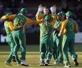 2nd ODI: SAfrica overpower Australia to set up decider