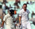 Bowlers give England Day 1 honours in third Test