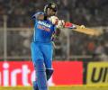 Yuvraj's blitzkrieg lifts India to T20 victory over Pak