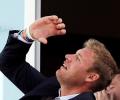 Cricket gloves off for fighting 'Freddie' Flintoff