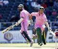 Amla, De Villiers smash SA to thrilling win over Pakistan