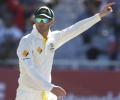 Australia captain Clarke re-injures hamstring