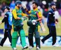 De Villiers anchors South Africa to easy win over New Zealand