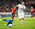 10-man PSG make winning start to Ligue 1 campaign