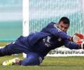 Manchester United sign Argentina keeper Romero