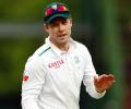 De Villiers quits as South Africa Test captain