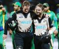 Record-breaking Williamson, Guptill sink Pakistan to level series