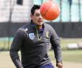 Wicketkeeper De Kock adds to South Africa's injury woes