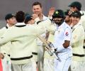 Australia sniff victory over Pakistan after late strikes