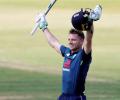 Buttler hits 110 off 55 balls as England edge Pakistan