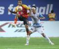 ISL: 10-man SC East Bengal hold Jamshedpur