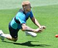 Stokes says he can manage knee injury during Ashes