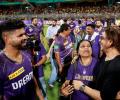 SRK Bonds With KKR Mums