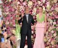 Goodbye folks! Designer Oscar de la Renta takes a final bow