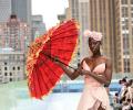 PIX: Stylish Umbrellas on the ramp!