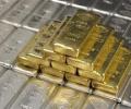 Gold falls below 32,000-level, silver shed Rs 800