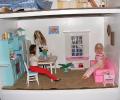 Amid exits, Mattel seeks to calm nerves