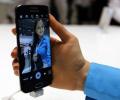 Samsung warns of difficult 2016 as smartphone market peaks