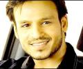 Ayesha cozies up to Vivek Oberoi