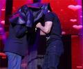 When Shah Rukh Khan pulled an Aashiqui 2 on stage