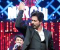 PIX: Shah Rukh Khan, Arjun Kapoor perform at Mirchi Music awards