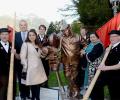 Rani Mukerji, Pamela Chopra unveil Yash Chopra's statue