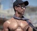 Hrithik shows off his WOW body!