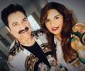 Who's Kumar Sanu Singing With?