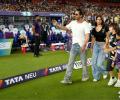 Shah Rukh Bowls Over IPL Fans