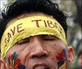 China hangs 'no entry' board outside Tibet