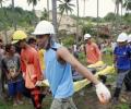 Aftershocks mar rescue ops in quake-hit Philippines