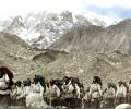 Avalanche traps 10 Indian army soldiers in Siachen