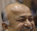 Policeman should not look like old man: Shinde