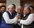 Mulayam gives a hearty welcome to samdhiji Lalu