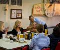 Obama dines in Kansas with those who wrote to him