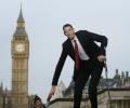 When the world's tallest man met the shortest man