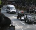 Thousands queue up to view Singapore's Lee lying in state