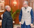 Opposition meets President, press for political solution in Kashmir