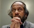 Students refuse to accept degrees from Pachauri at convocation