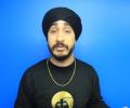 Sikh comedian forced to remove turban at US airport