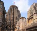 PM Modi offers prayers at Lingaraj temple in Bhubaneswar