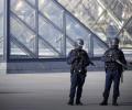 Machete-wielding man attacks soldier near Louvre museum in Paris