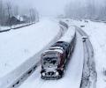 Heavy snowfall cuts off Kashmir; Army Major among 5 killed in avalanches