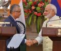 India gives $500 million assistance to Mauritius